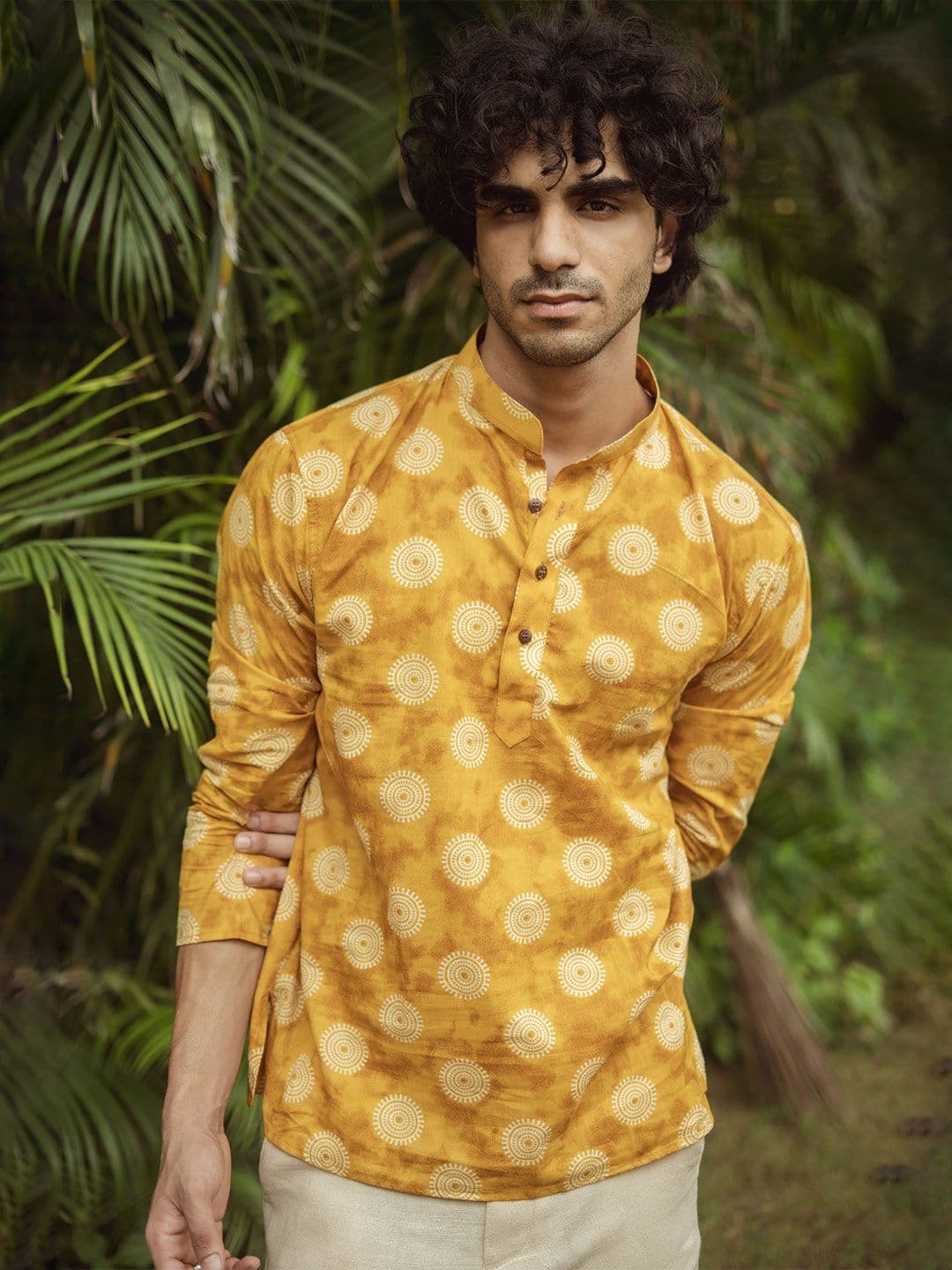 Shasak Men Ethnic Motifs Mandala Printed Mandarin Collar Regular Above Knee Short Kurta - view 1