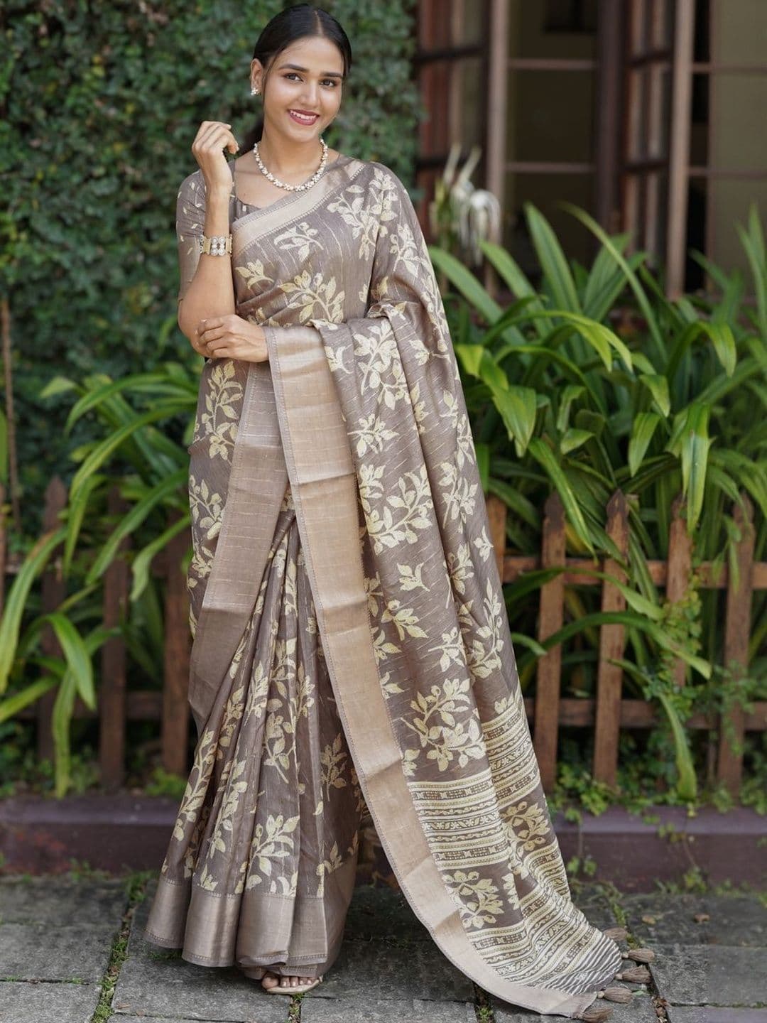 MIRCHI FASHION Floral Zari Silk Cotton Saree - view 1