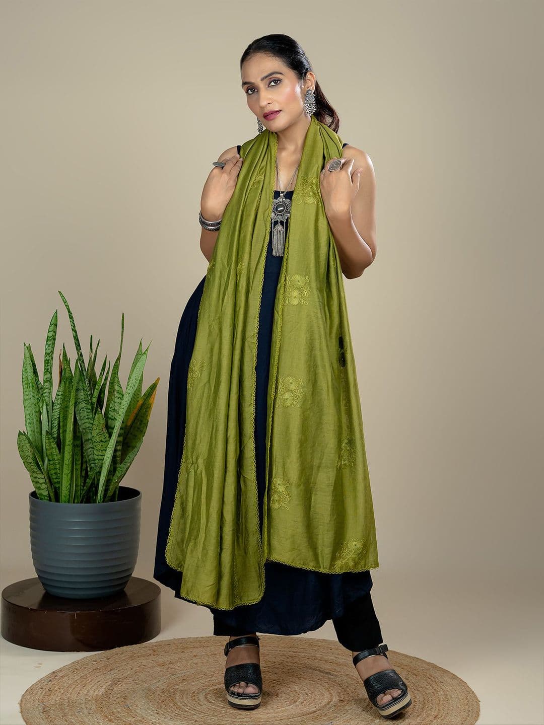 HELLA FASHIONS Floral Embroidered Chanderi Dupatta With Thread Work - view 1