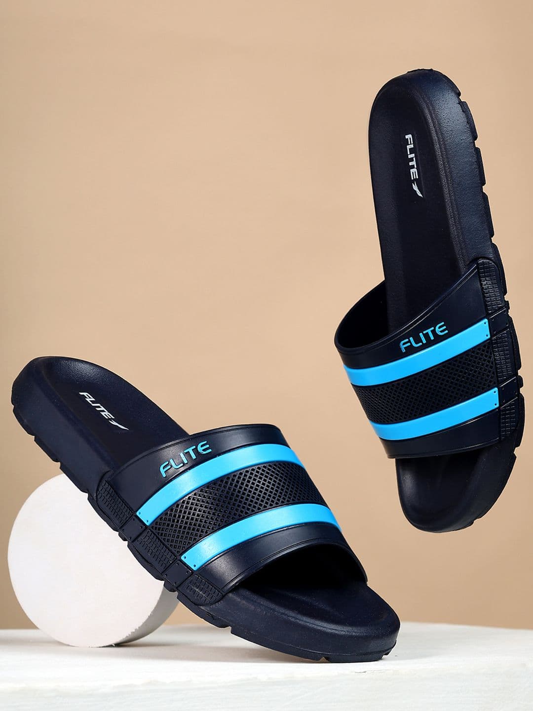 FLITE Men Textured Open Toe Flip Flops - view 1