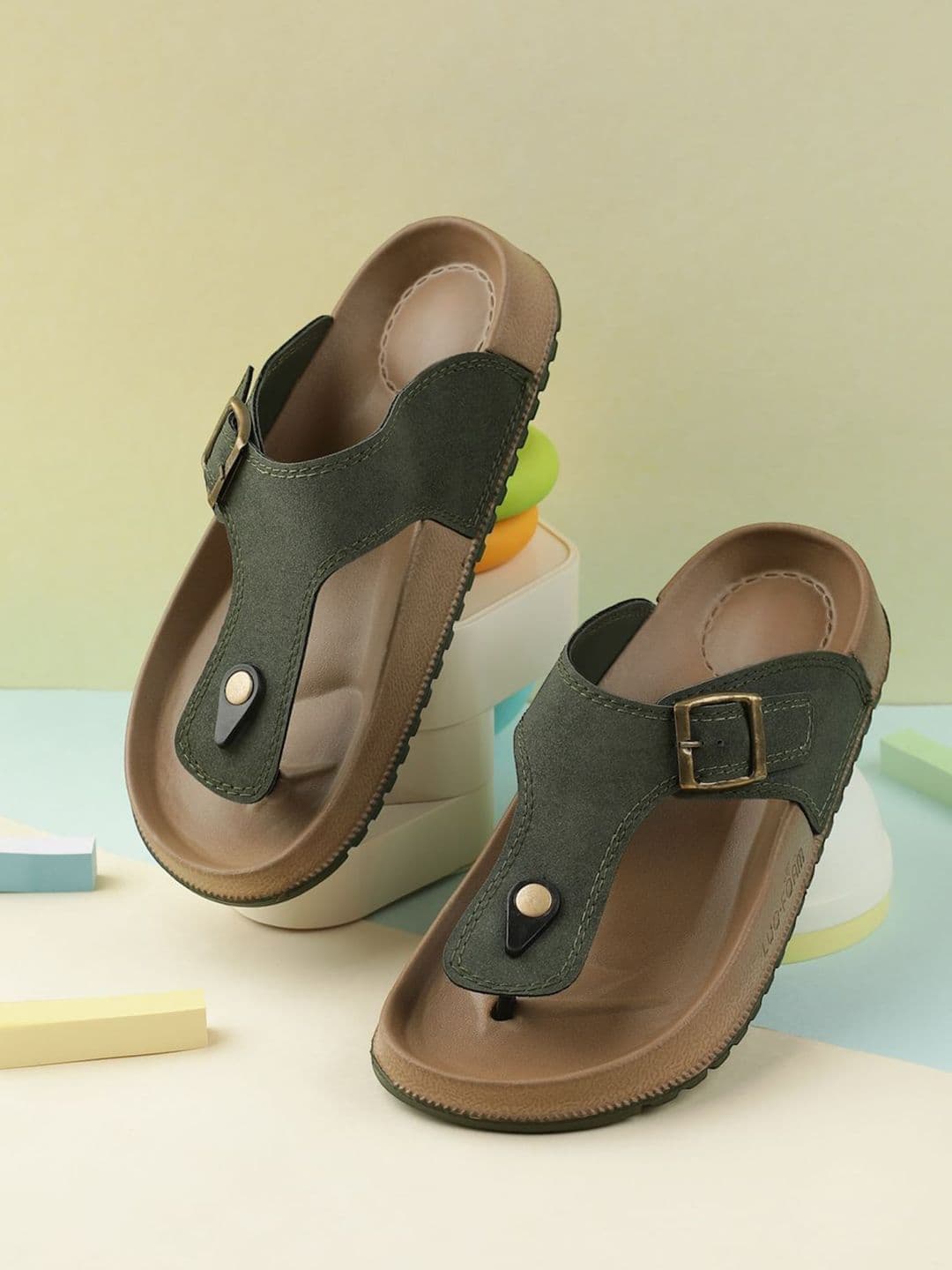 Deflow Men Solid Thong Flip-Flops - view 1