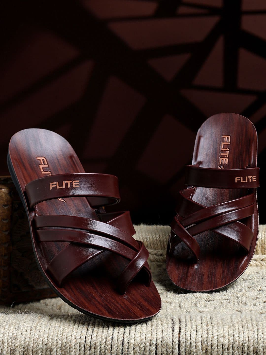 FLITE Men Textured One Toe Flip Flops - view 1