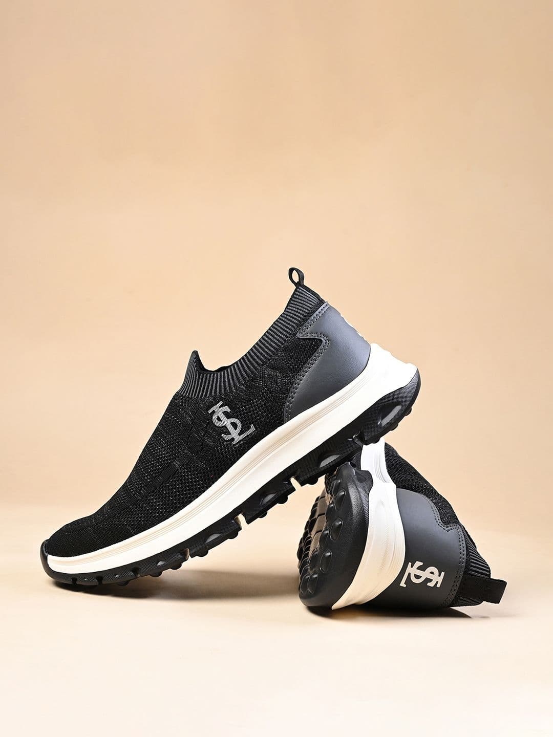 LOUIS STITCH Men's Black and Grey Lightweight Athleisure Flyknit Sport Shoes - view 1