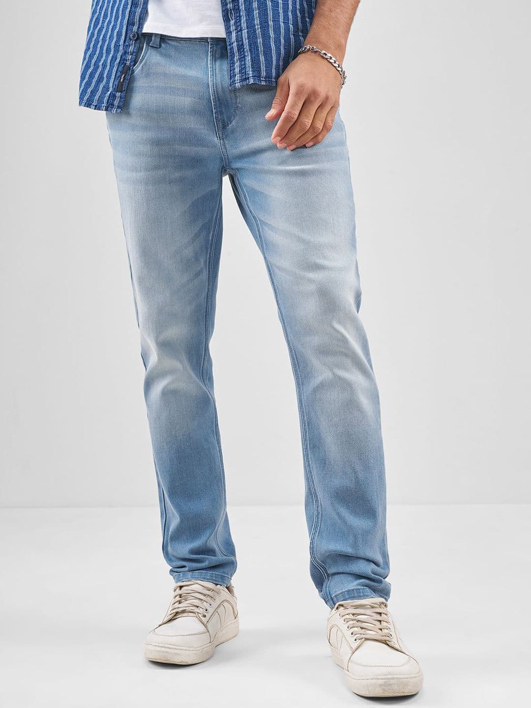 HIGHLANDER Men Slim Fit Mid-Rise Light Fade Jeans - view 1
