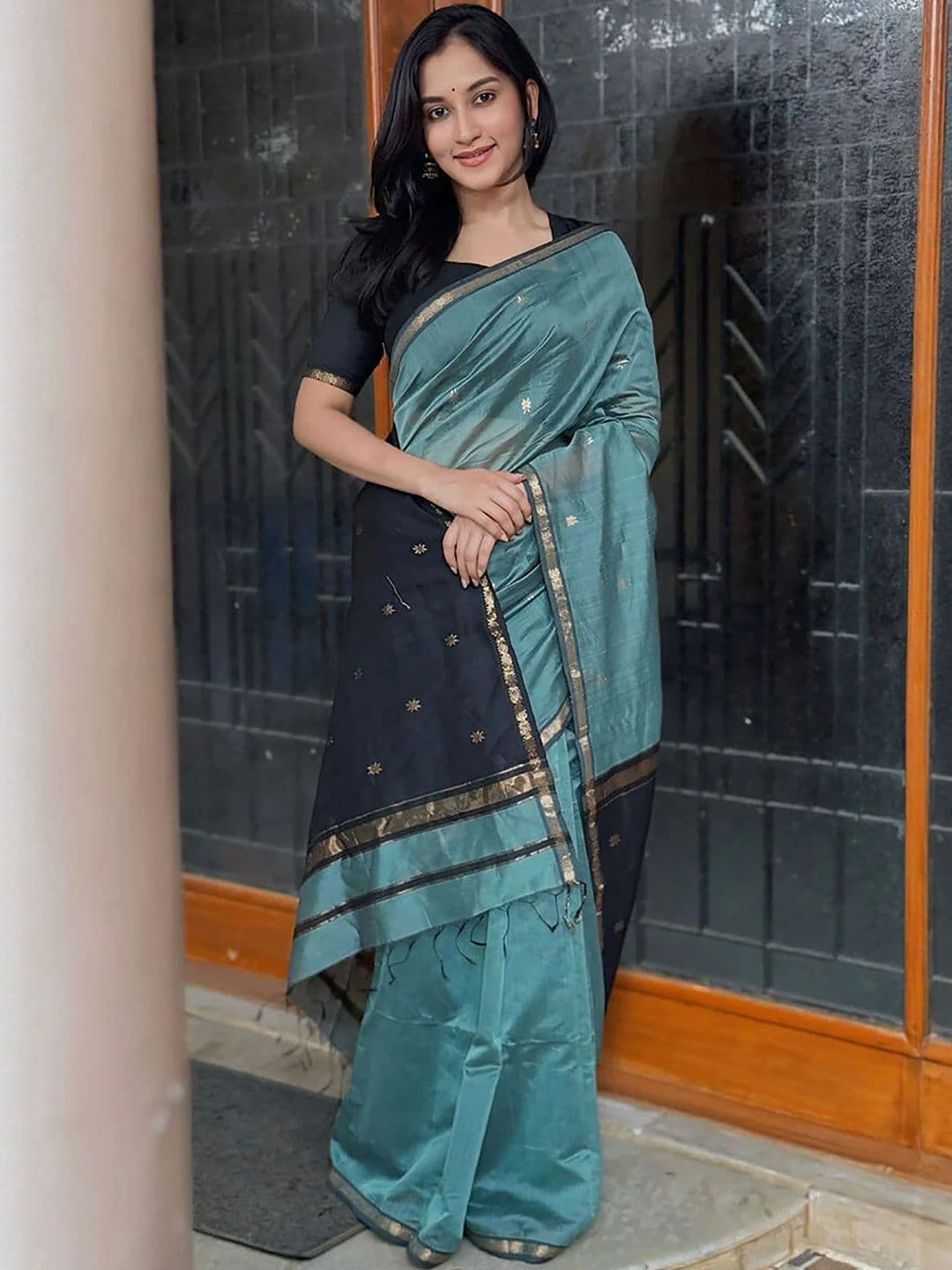 Moda Rapido Woven Design Zari Silk Blend Handloom Banarasi Saree - view 1
