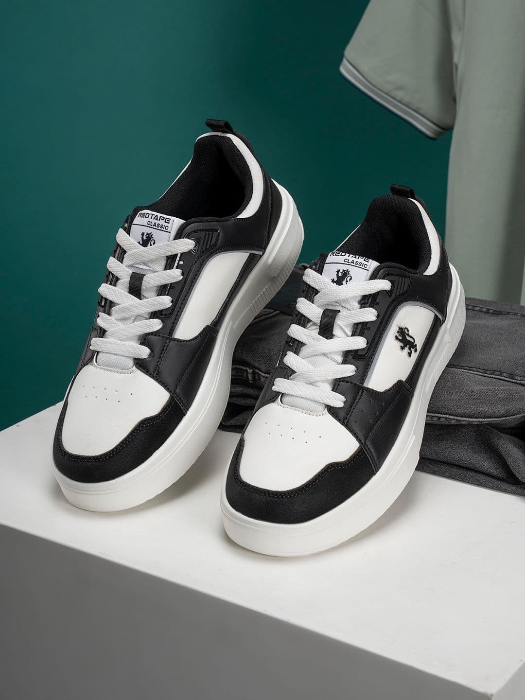 Red Tape Men Colourblocked Sneakers - view 1