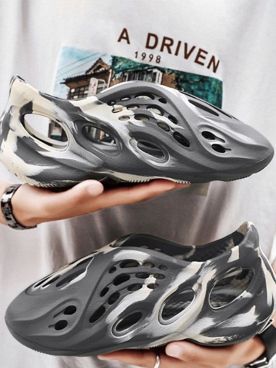 CASSIEY Men Printed Rubber Clogs - view 1