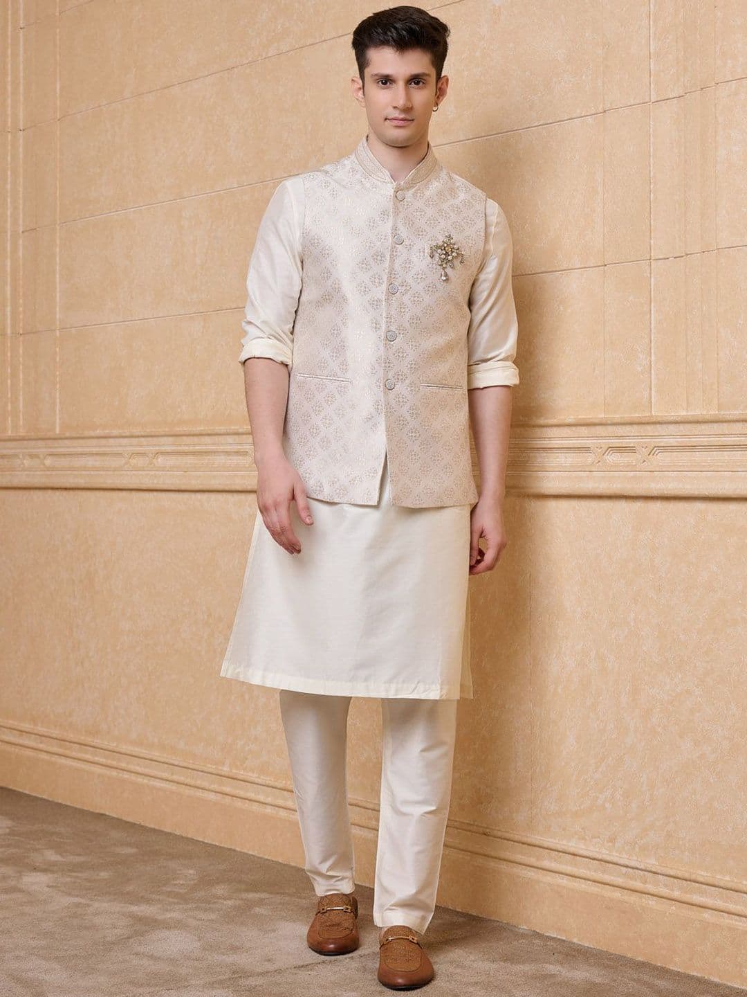 Tasva Men Woven Design Bundi Nehru Jacket - view 1