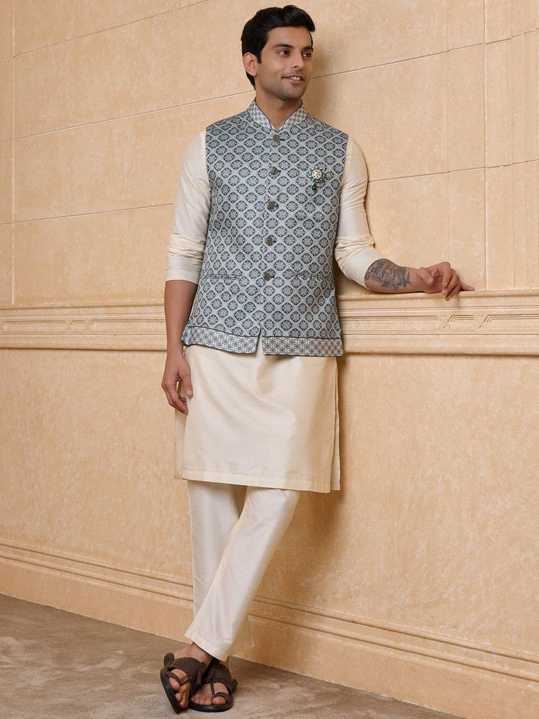 Tasva Men Woven Design Bundi Nehru Jacket - view 1