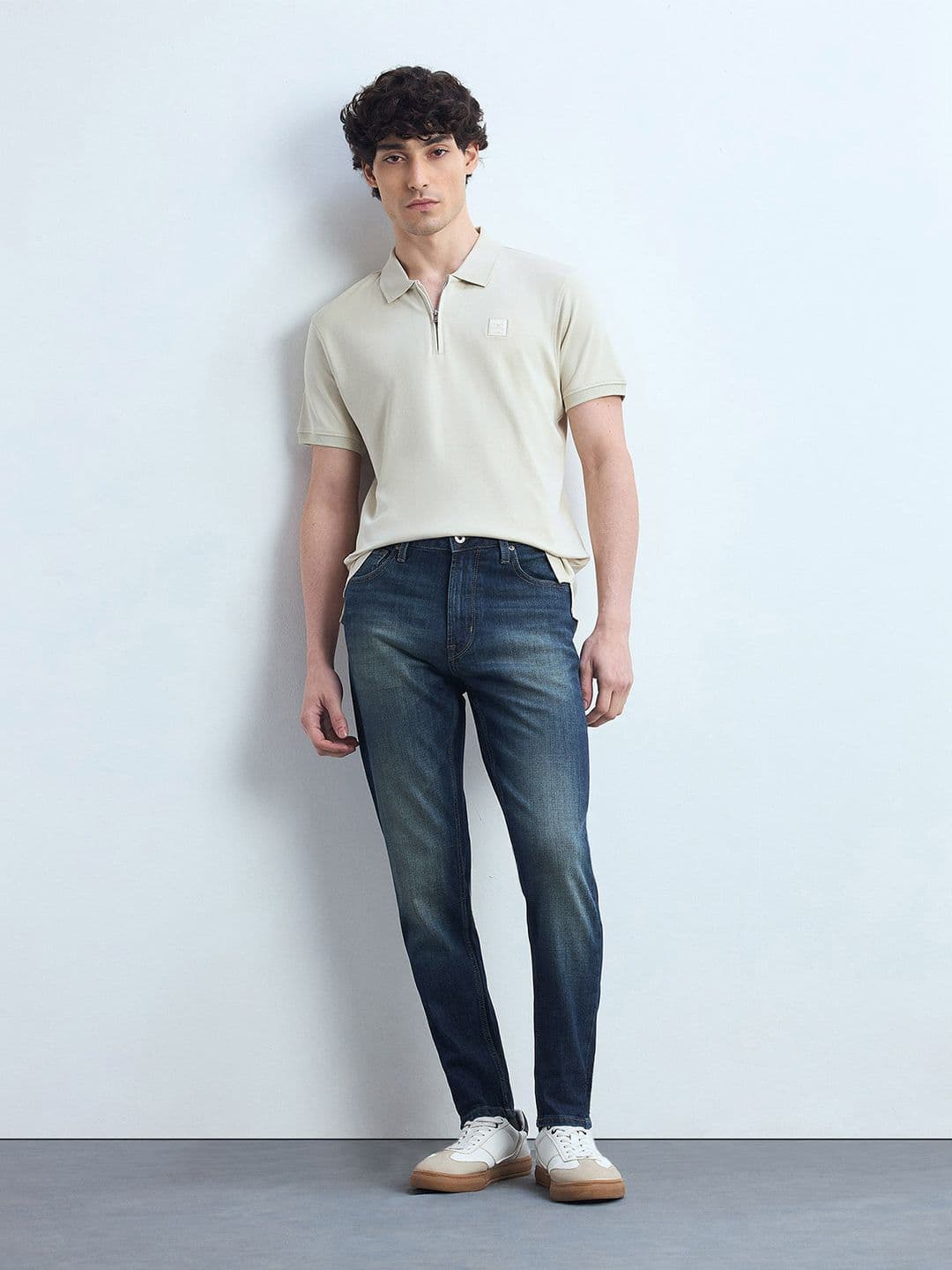 Flying Machine Men Relaxed Tapered Fit Mid-Rise Light Fade Stretchable Jeans - view 1