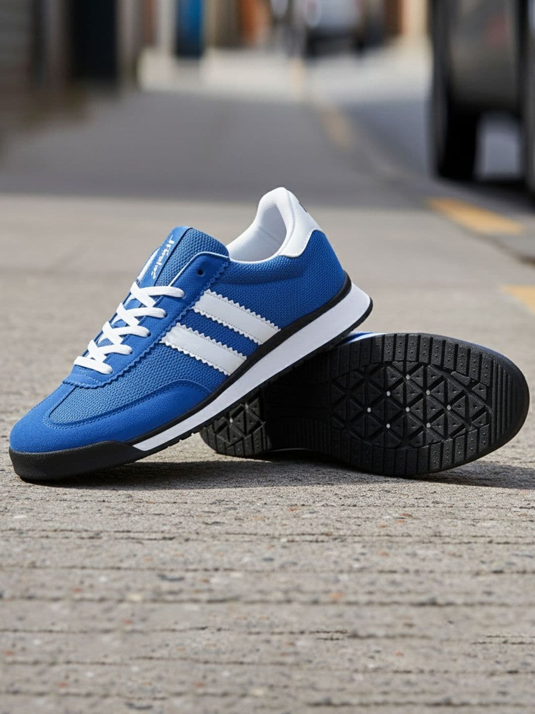 HIROLAS Men Mesh Running Lace-Ups Sports Shoes - view 1