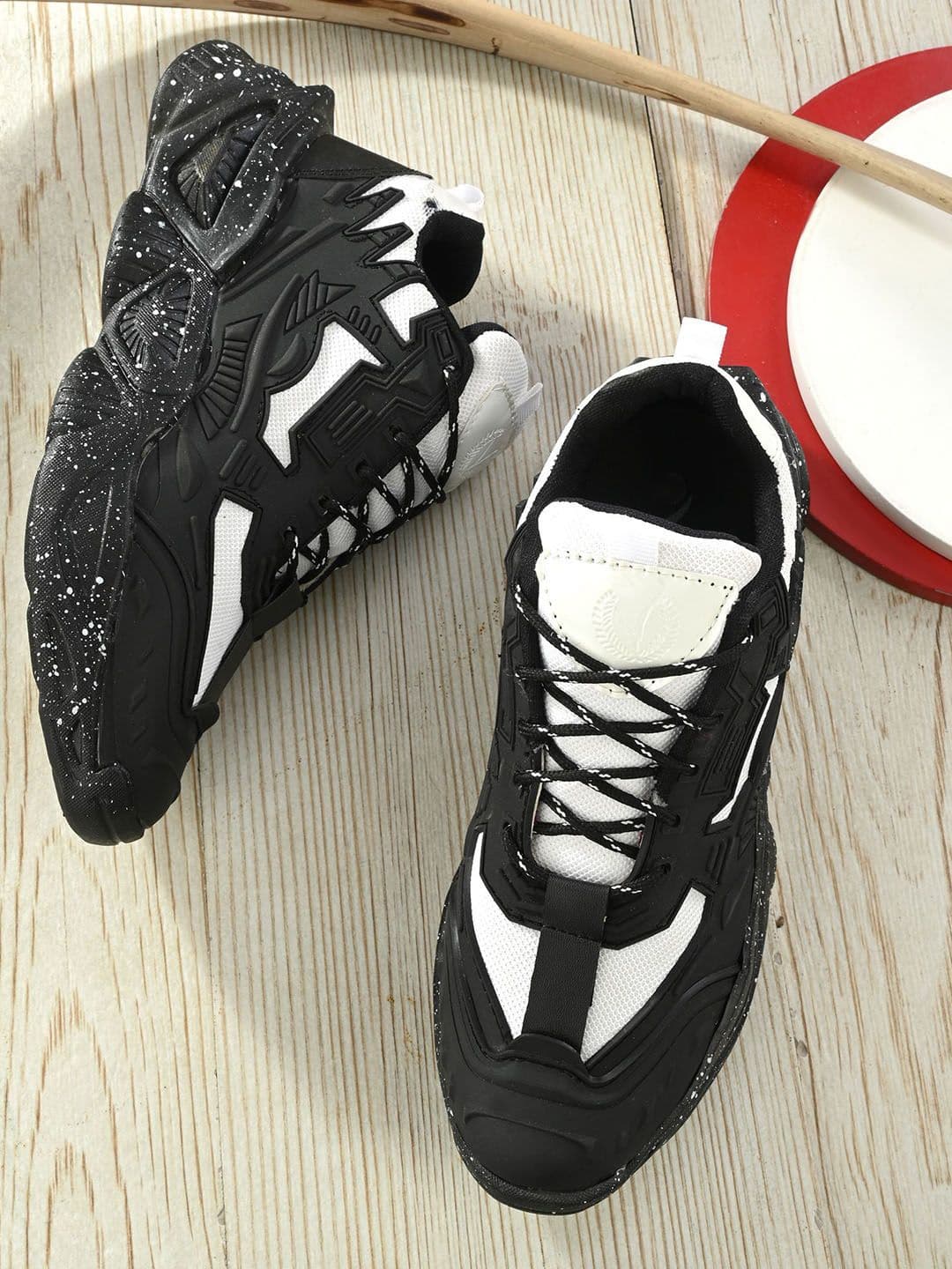 Vellinto Men Mesh Running Non-Marking Shoes - view 1
