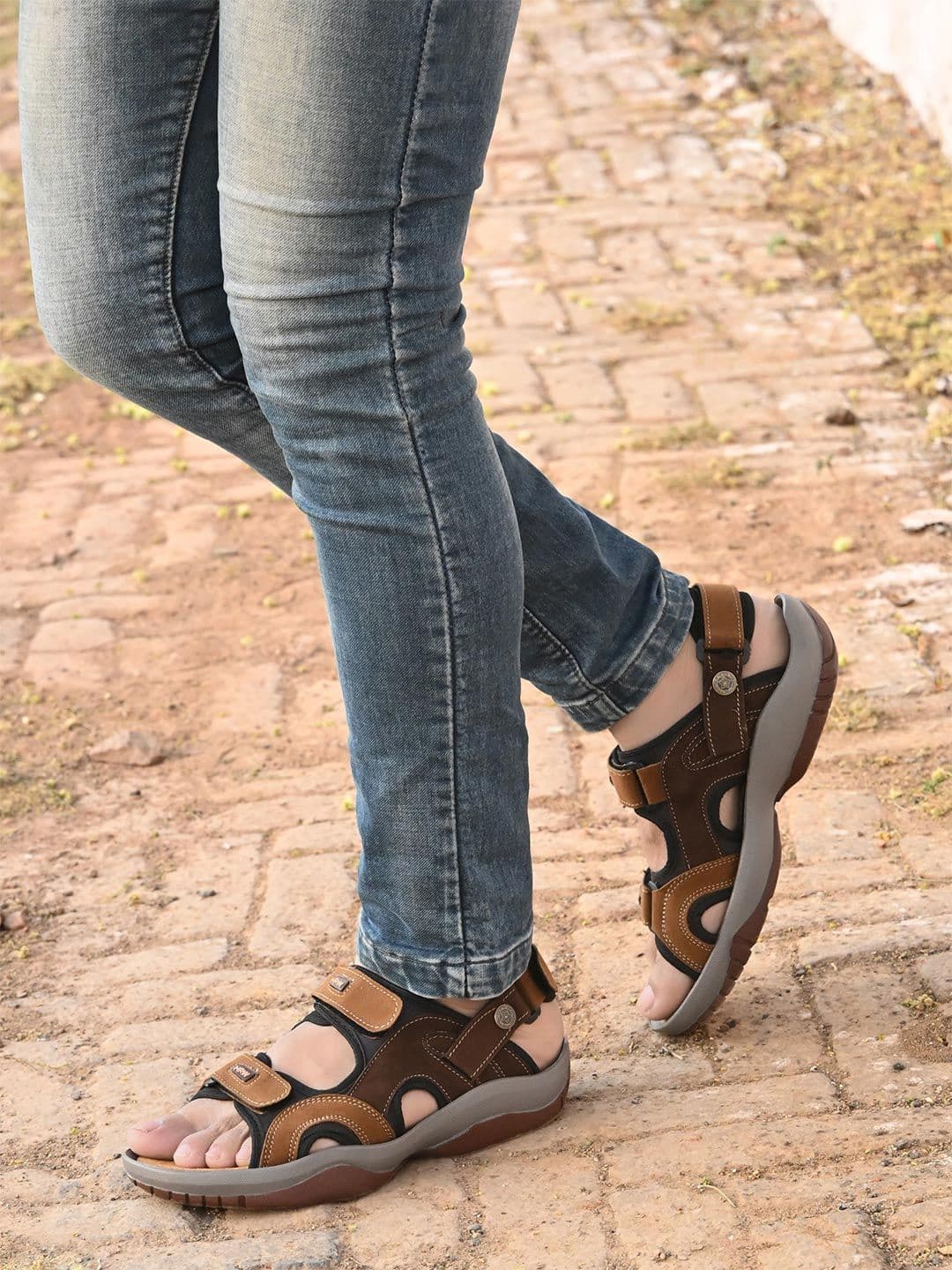 FAV SHOES Men Sports Sandals With Velcro Closure - view 1