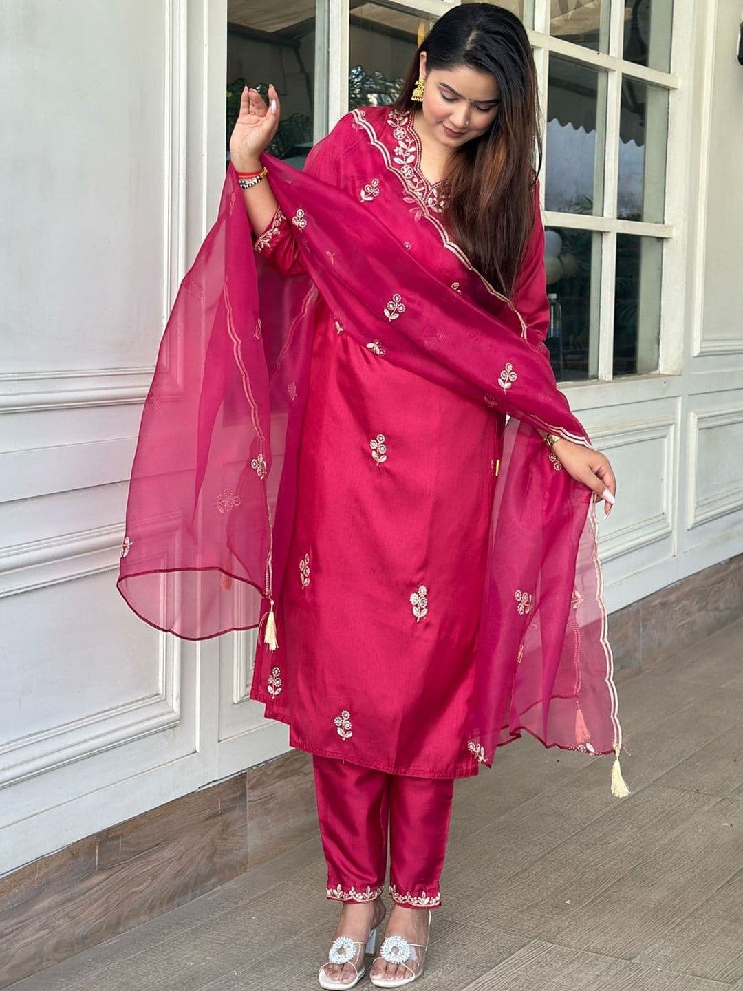 VredeVogel Floral Embroidered V-Neck Thread Work Straight Kurta With Trousers & Dupatta - view 1
