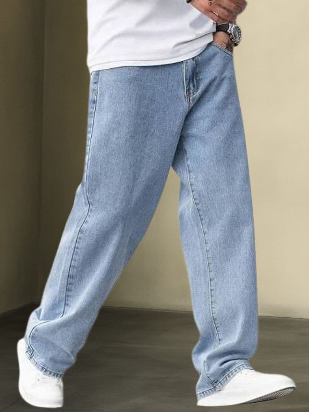 Gaucha Men Solid Relaxed Fit Mid-Rise Light Fade Stretchable Relaxed Fit Jeans - view 1