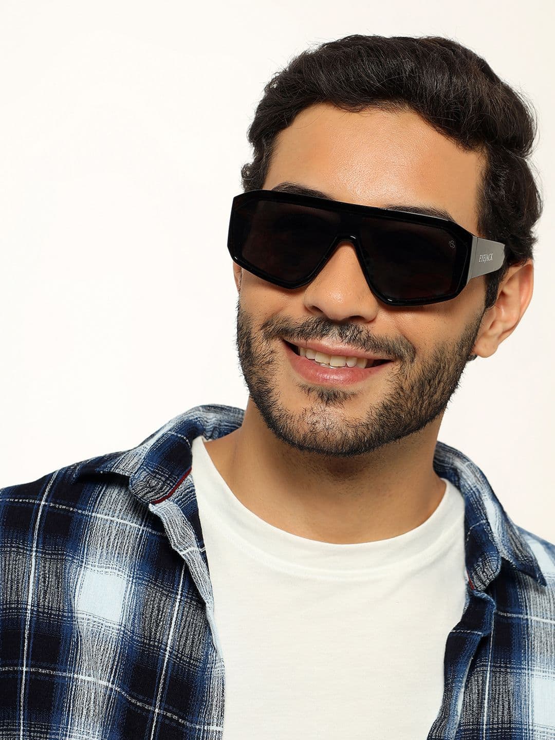 Eyejack by Voyage Unisex Wayfarer Full Rim Sunglasses with UV Protected Lens ID2329CL860 - view 1