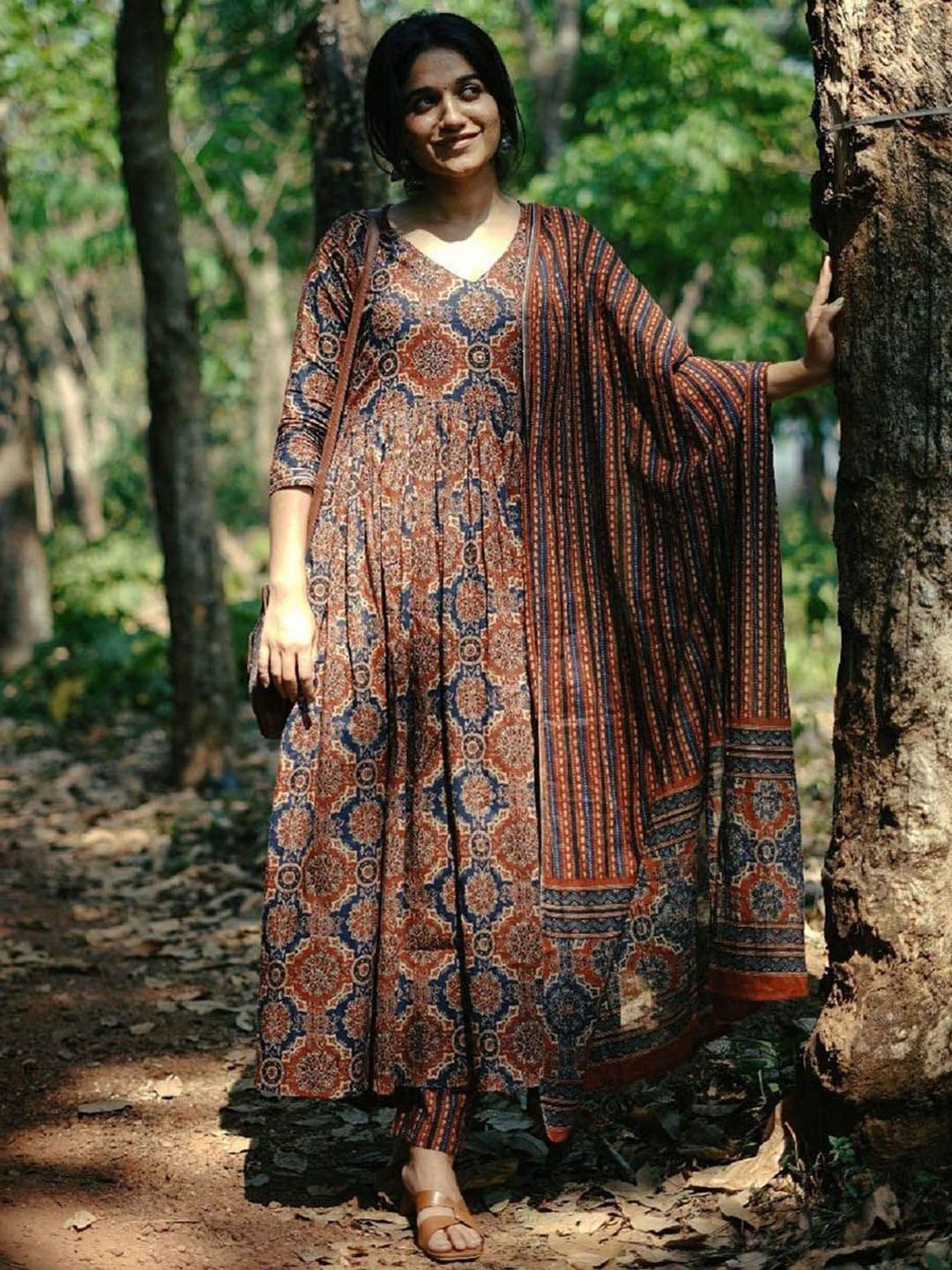 ARADHNA Women Ethnic Motifs Printed Anarkali Kurta with Trousers & Dupatta - view 1