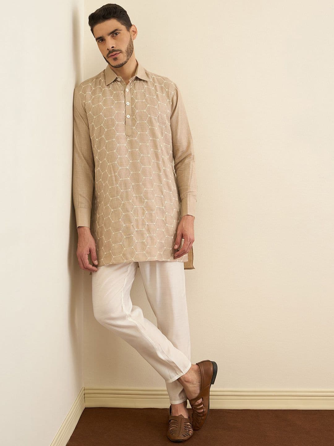 House of Pataudi Geometric Embroidered Shirt Collar Thread Work Straight Kurta - view 1