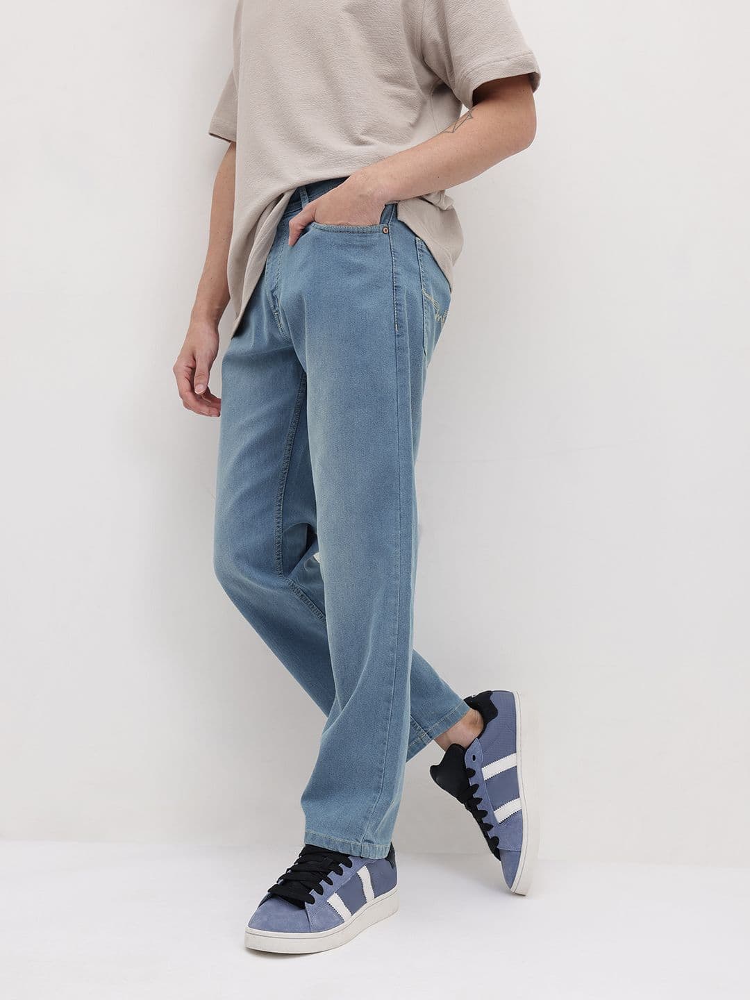 Roadster Men Relaxed Fit Mid-Rise Light Fade Stretchable Jeans - view 1