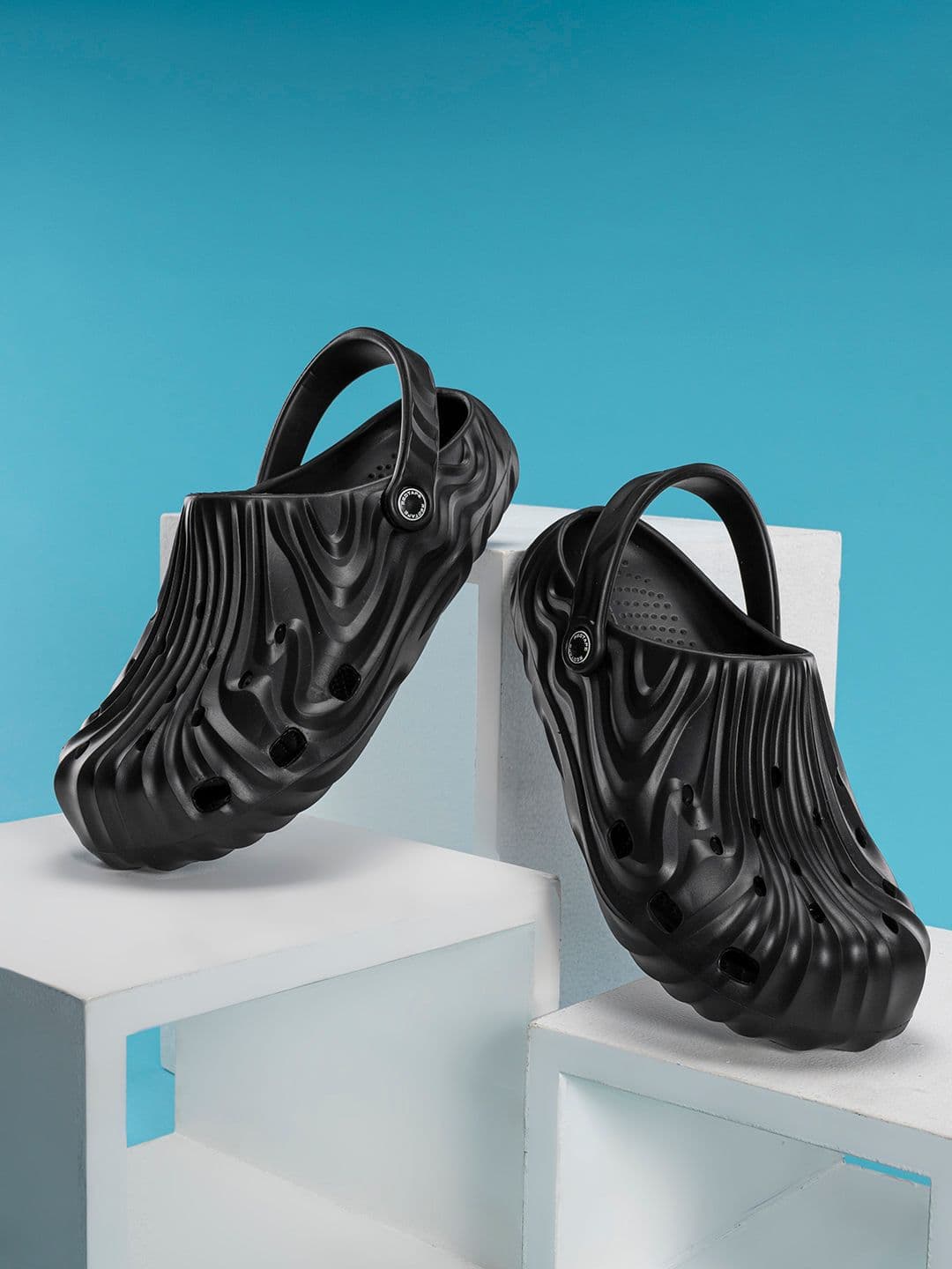 Red Tape Men Textured Clogs - view 1