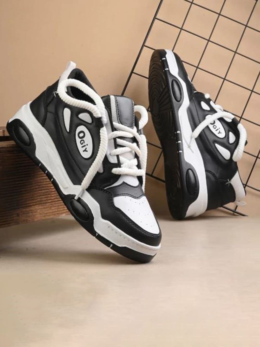 geelexo Men Mesh Training or Gym Non-Marking Shoes - view 1