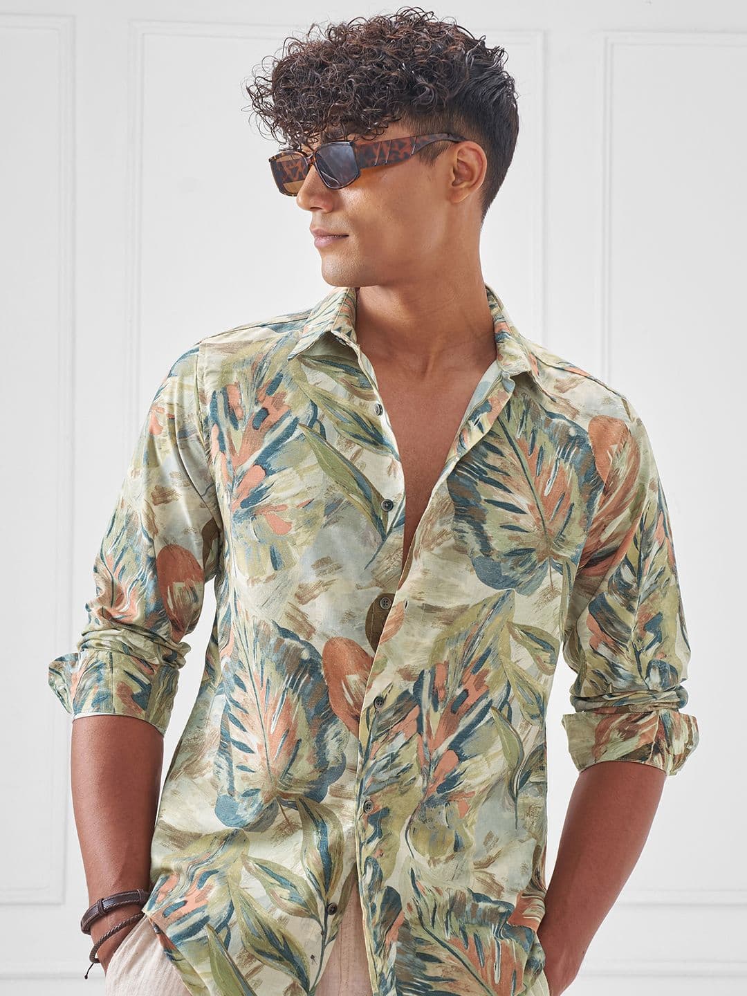 HIGHLANDER Men Relaxed Fit Floral Printed Spread Collar Casual Shirt - view 1