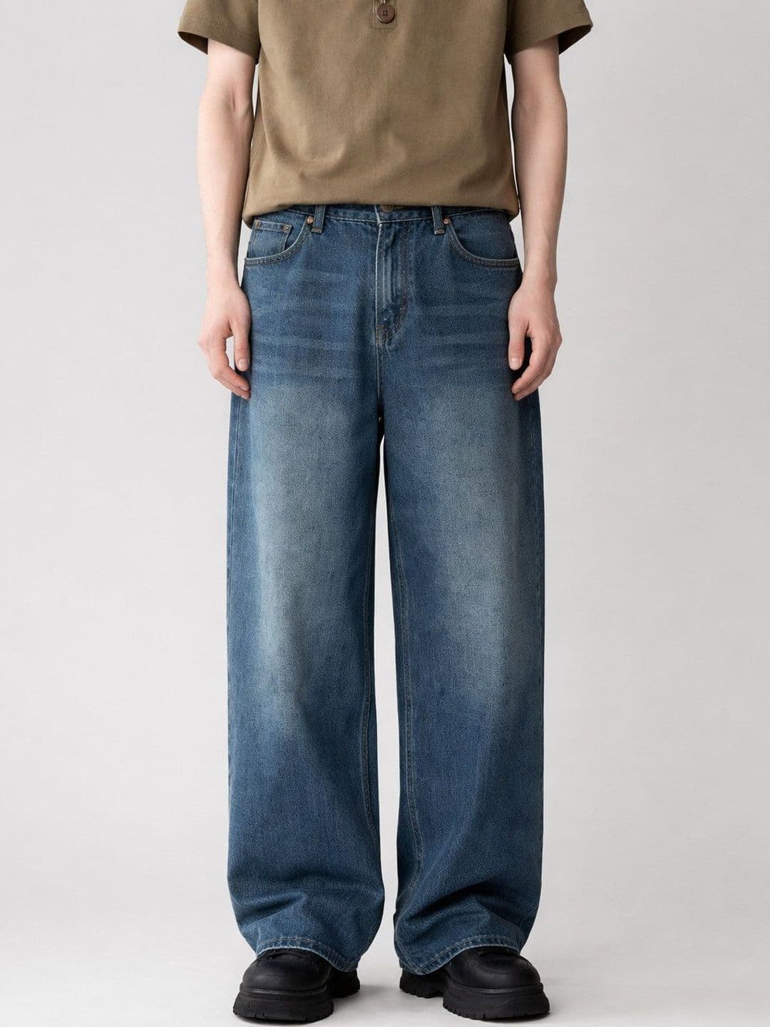 Suo Men Regular Fit Mid-Rise Low Distress Jeans - view 1