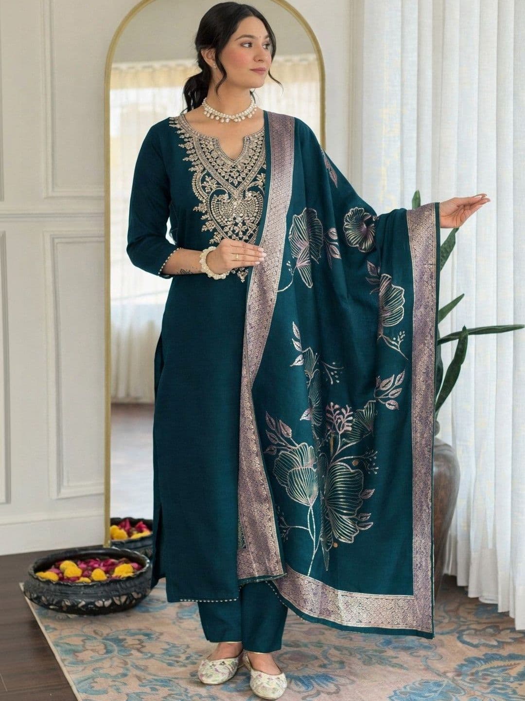 Chandbaali Women Floral Embroidered Regular Kurta with Trousers & With Dupatta - view 1