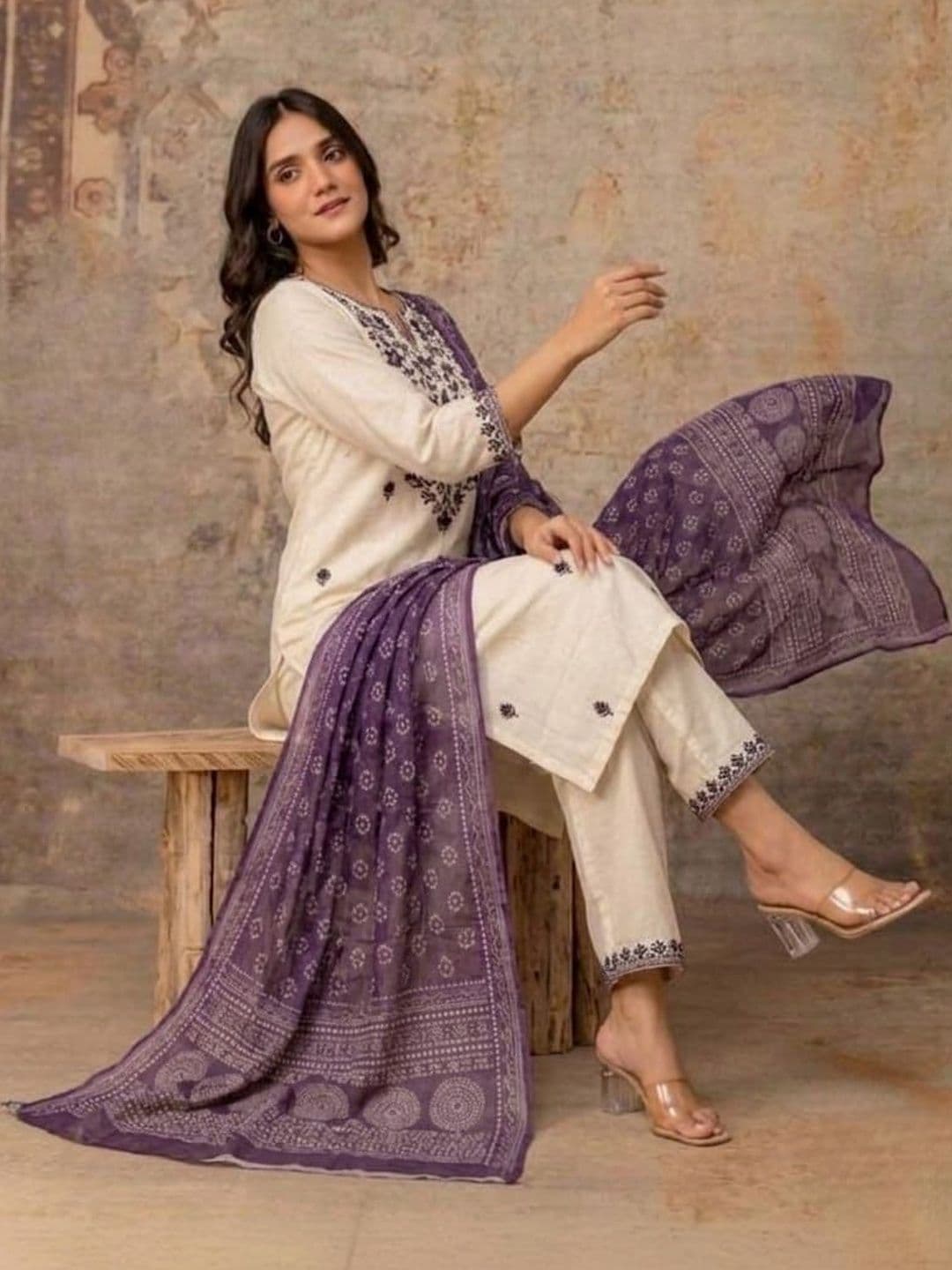 House of Pataudi Embroidered Khadi Cotton Notched Neck Kurta & Trousers With Dupatta - view 1