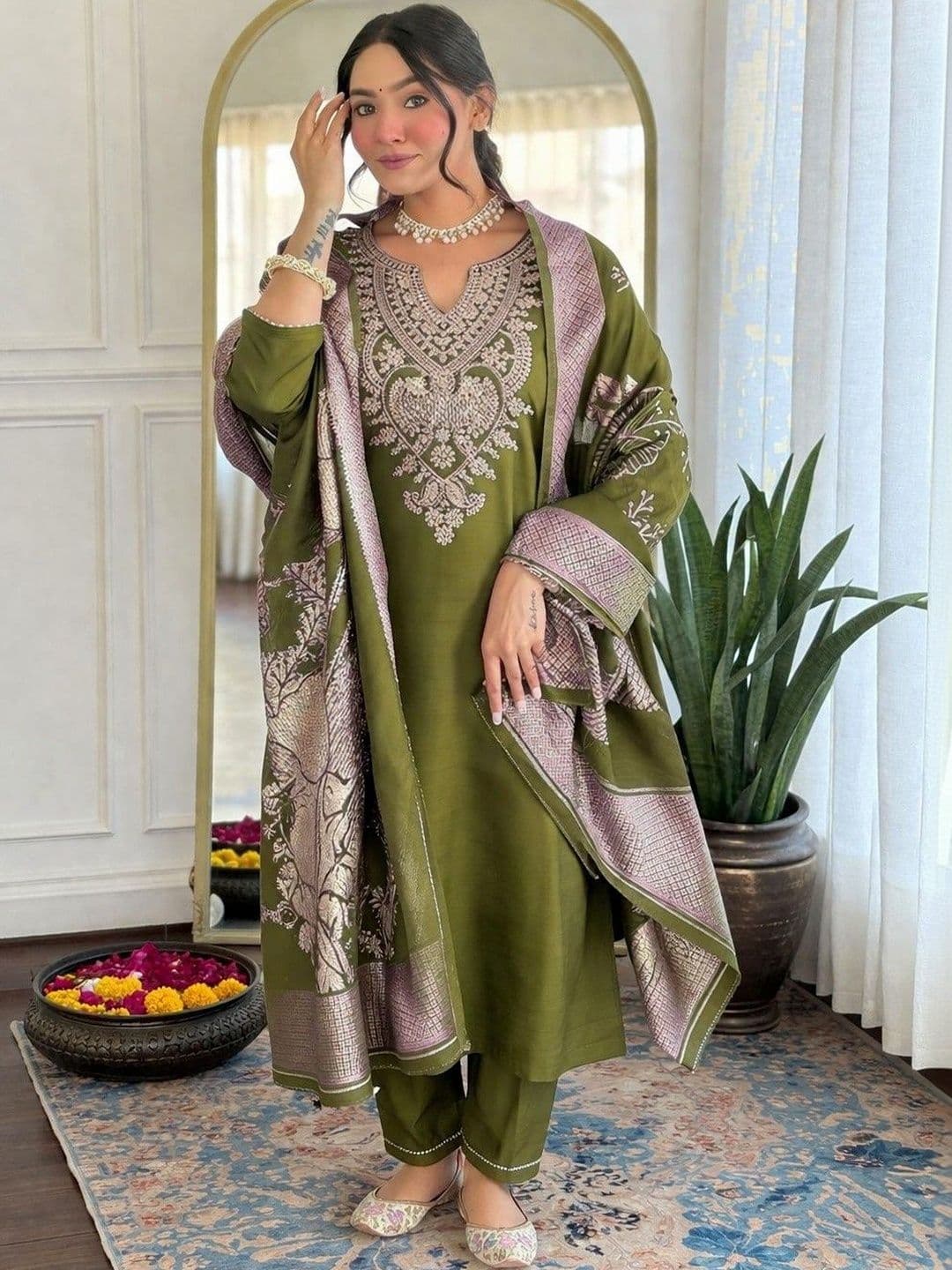 Chandbaali Women Floral Embroidered Regular Kurta with Trousers & With Dupatta - view 1