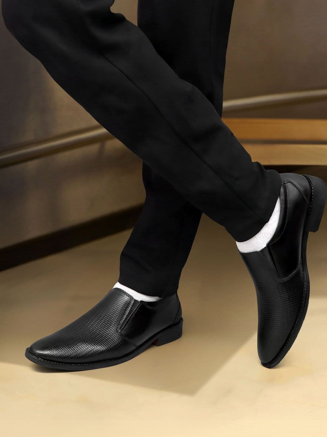 INVICTUS Men Leather Round Toe Formal Slip-Ons - view 1