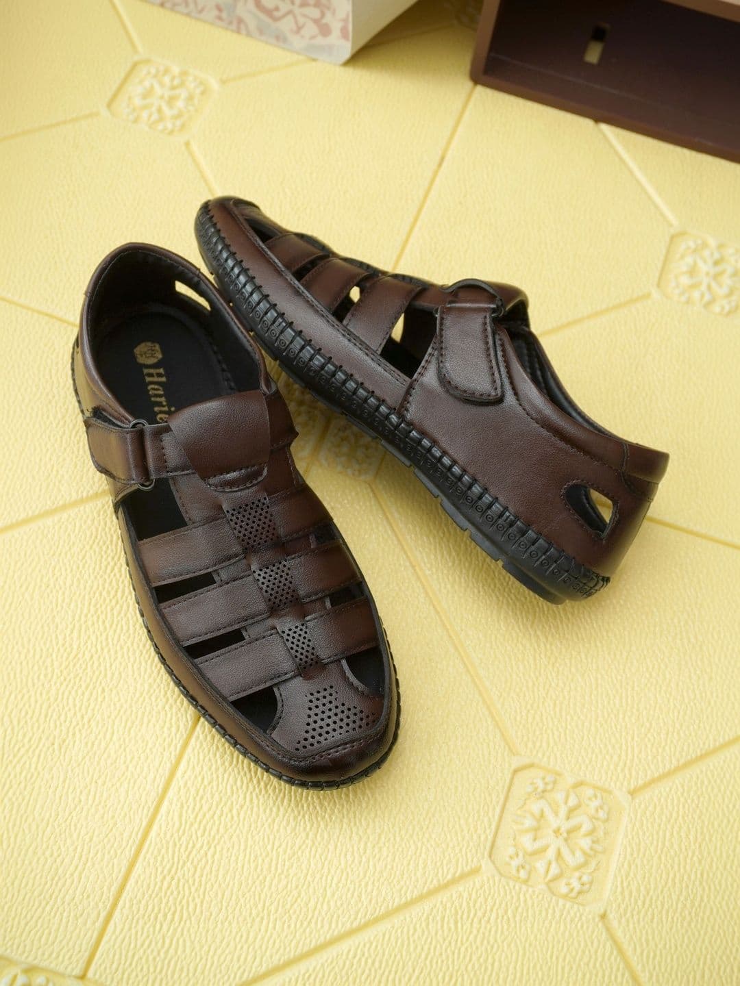 Harie Men Textured Lightweight Sandals - view 1