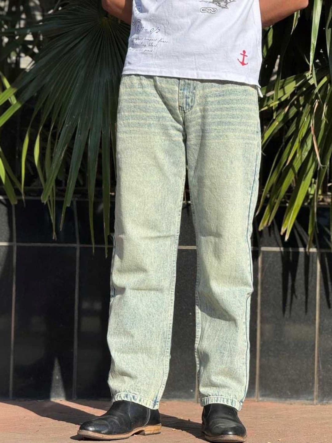 me Queen Men Straight Fit Mid-Rise Light Fade Jeans - view 1
