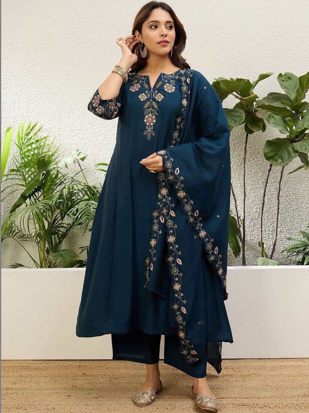 VredeVogel Women Floral Embroidered Thread Work Kurta with Palazzos & With Dupatta - view 1