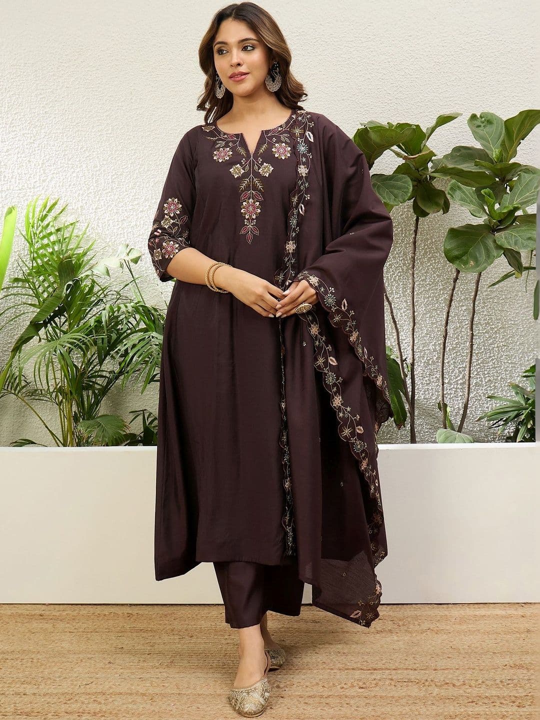 VredeVogel Women Floral Embroidered Regular Thread Work Kurta with Trousers & With Dupatta - view 1