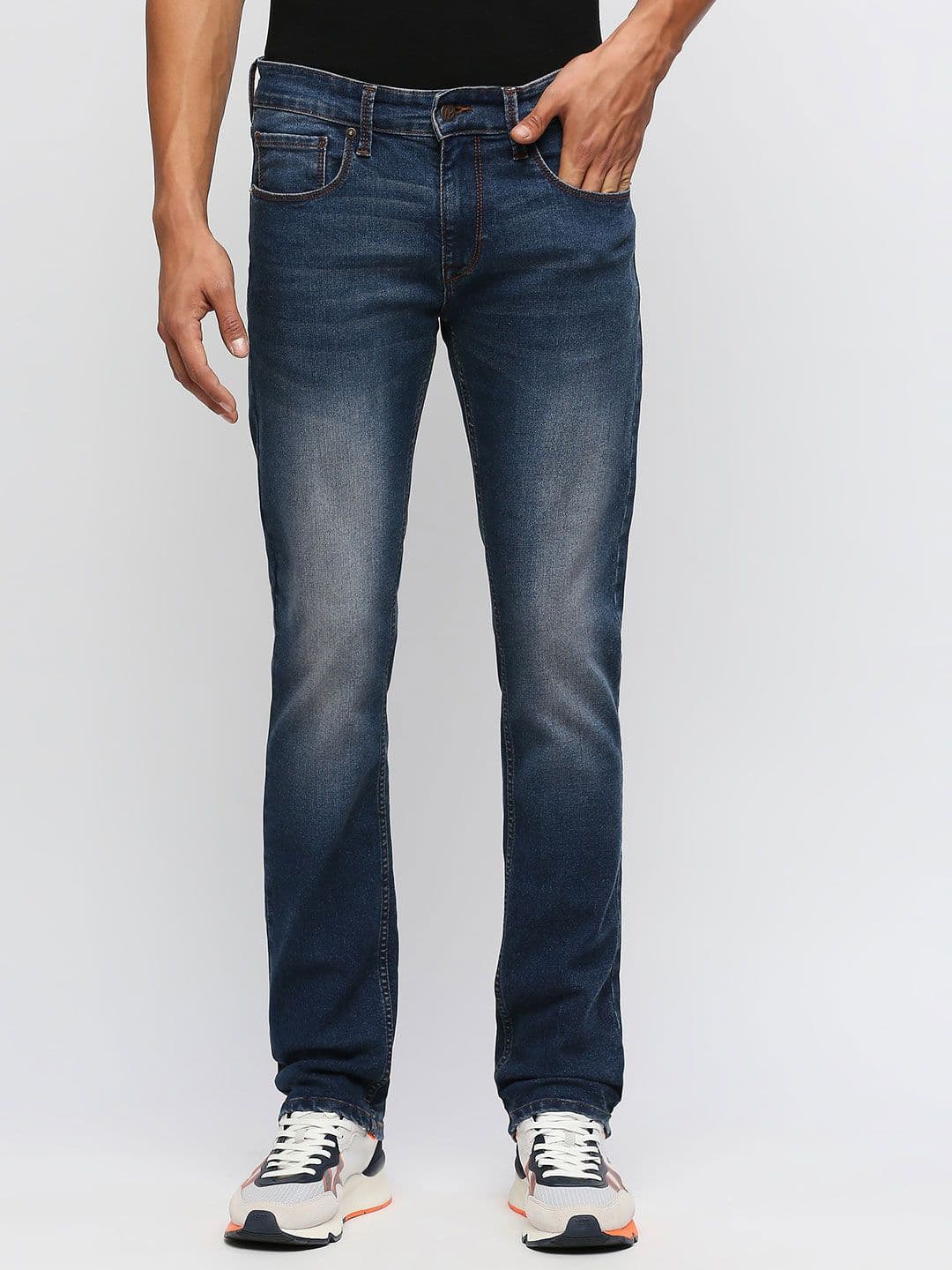 Pepe Jeans Men Blue Slim Fit Mildly Distressed Heavy Fade Stretchable Jeans - view 1