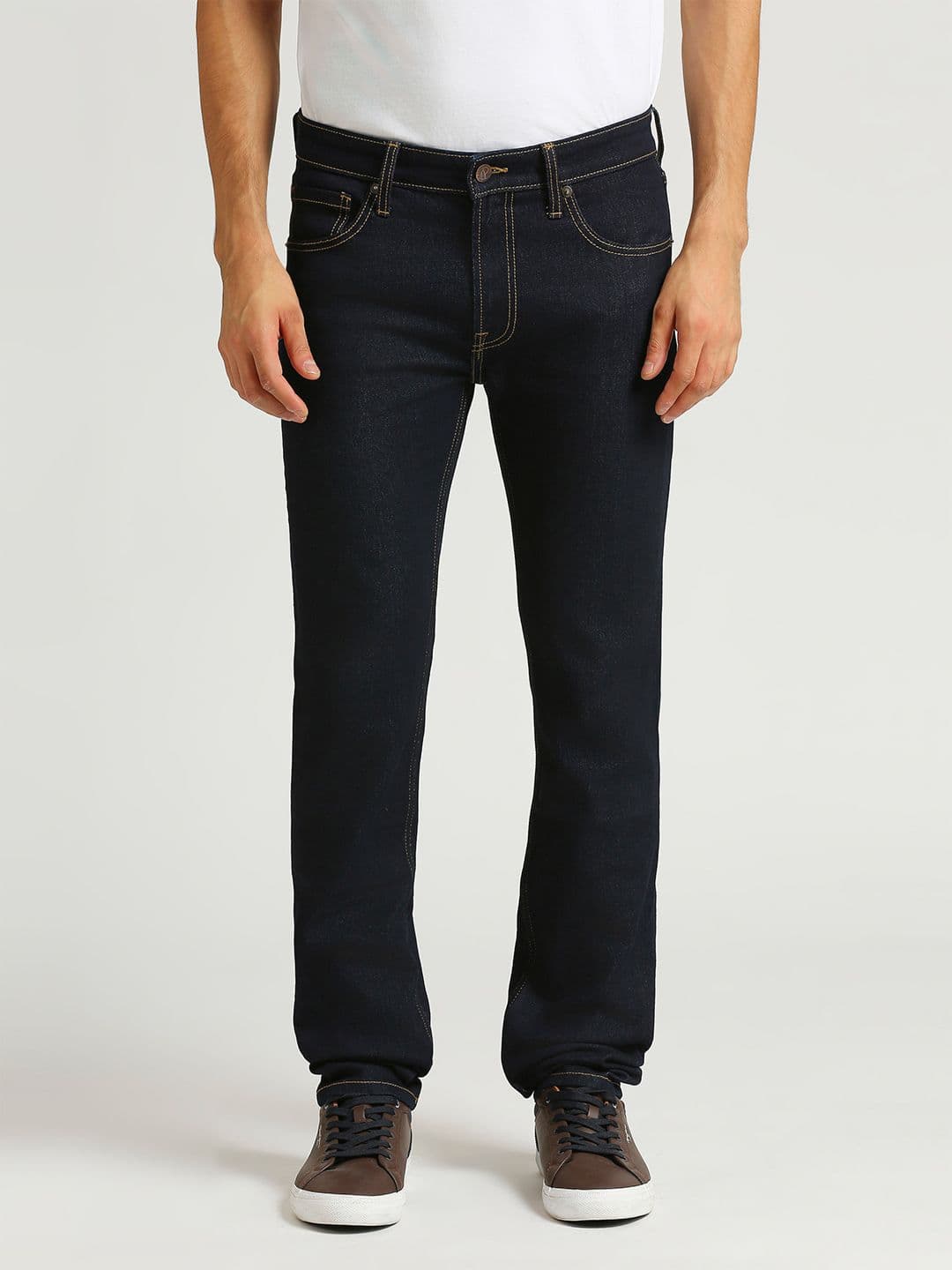 Pepe Jeans Men Slim Fit Clean Look Mid-Rise Stretchable Jeans - view 1