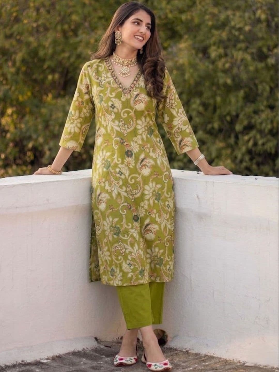 Moda Rapido Women Ethnic Motifs Printed Regular Thread Work Kurta with Trousers - view 1