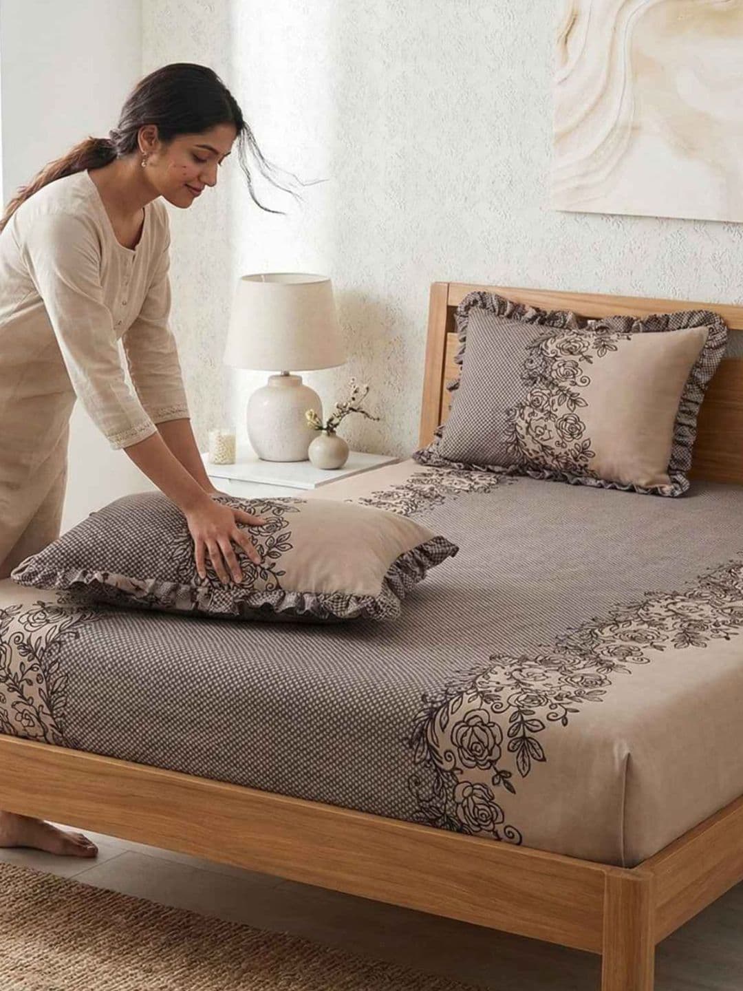 DREAM WEAVERZ Grey Floral 260TC Fitted King Bedsheet with 2 Pillow Covers 2.35 m x 2.55 m - view 1
