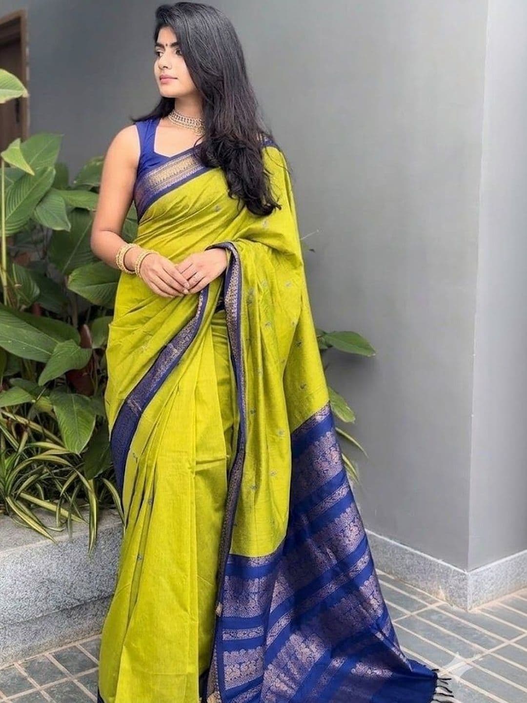 GMK Fashions Ethnic Motifs Woven Design Zari Saree & Unstitched Blouse Piece - view 1