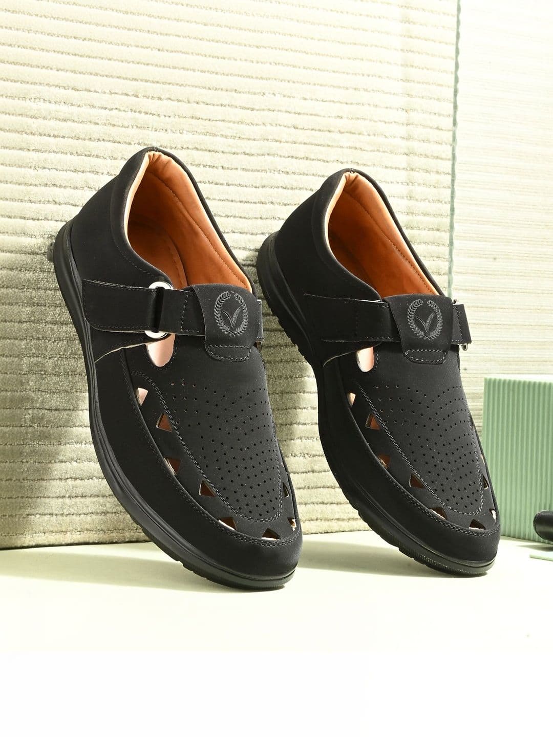 Vellinto Men Shoe-Style Sandals - view 1