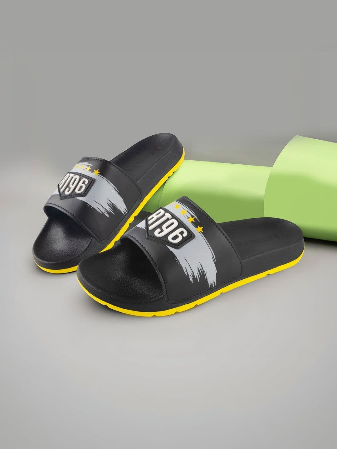 Red Tape Men Printed Sliders - view 1