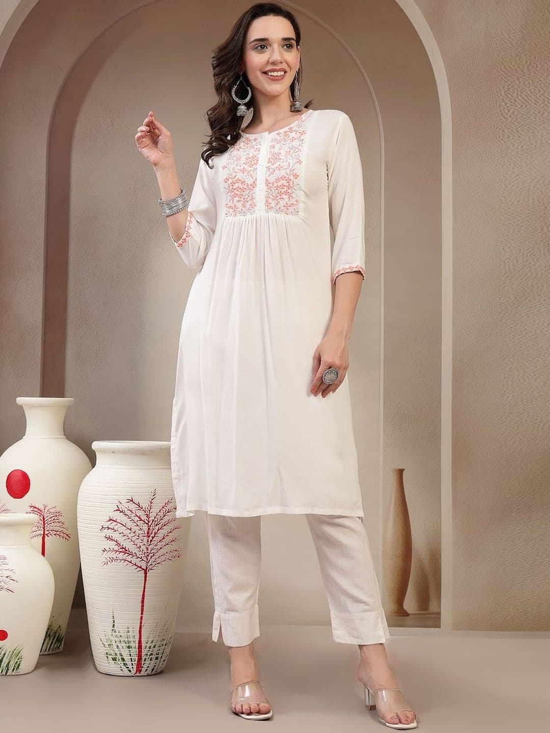 SZN Women Floral Embroidered Thread Work Kurta - view 1