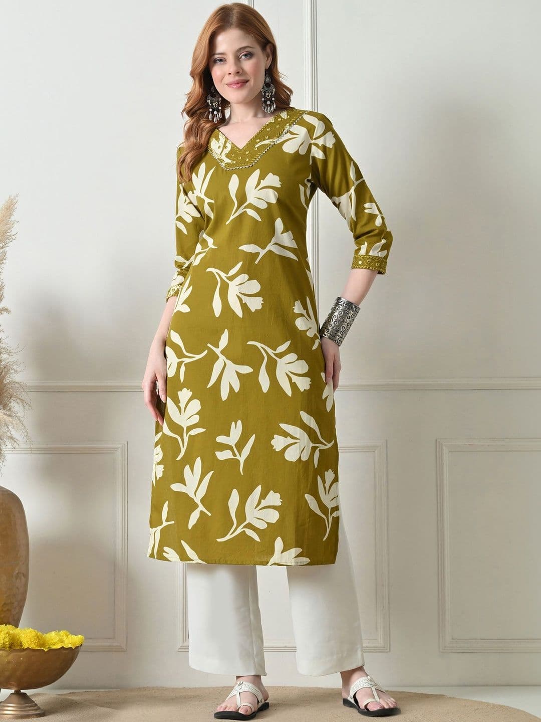 DEEPYOG APPAREL Women Floral Printed Thread Work Kurta - view 1