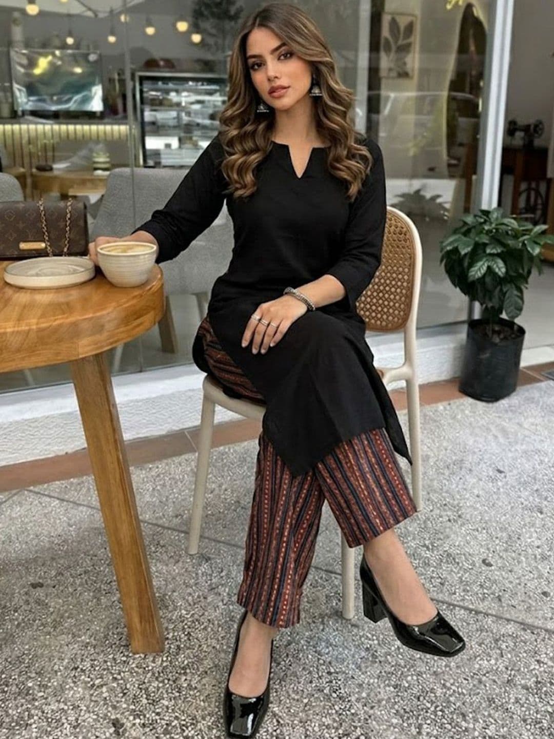Varanga Women Ethnic Motifs Regular Kurta with Trousers - view 1