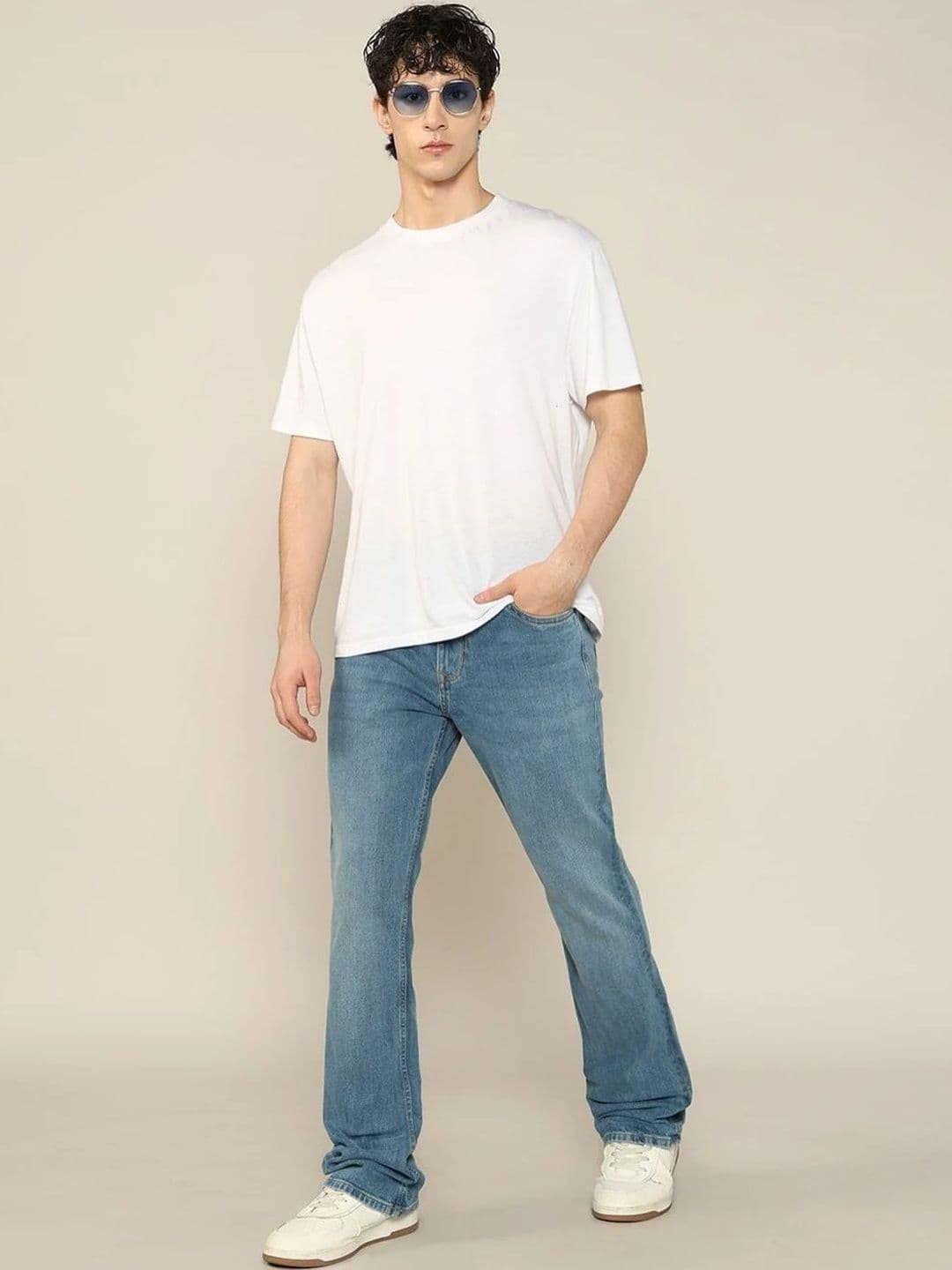 Lee Cooper Men Comfort Relaxed Fit Mid-Rise Light Fade Jeans - view 1