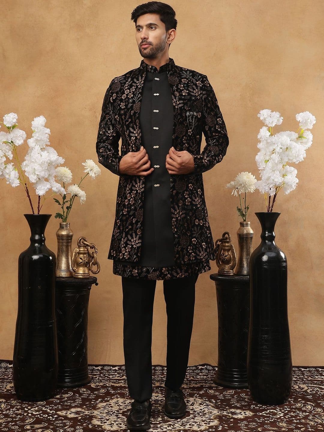 Jompers Men Embroidered Sherwani