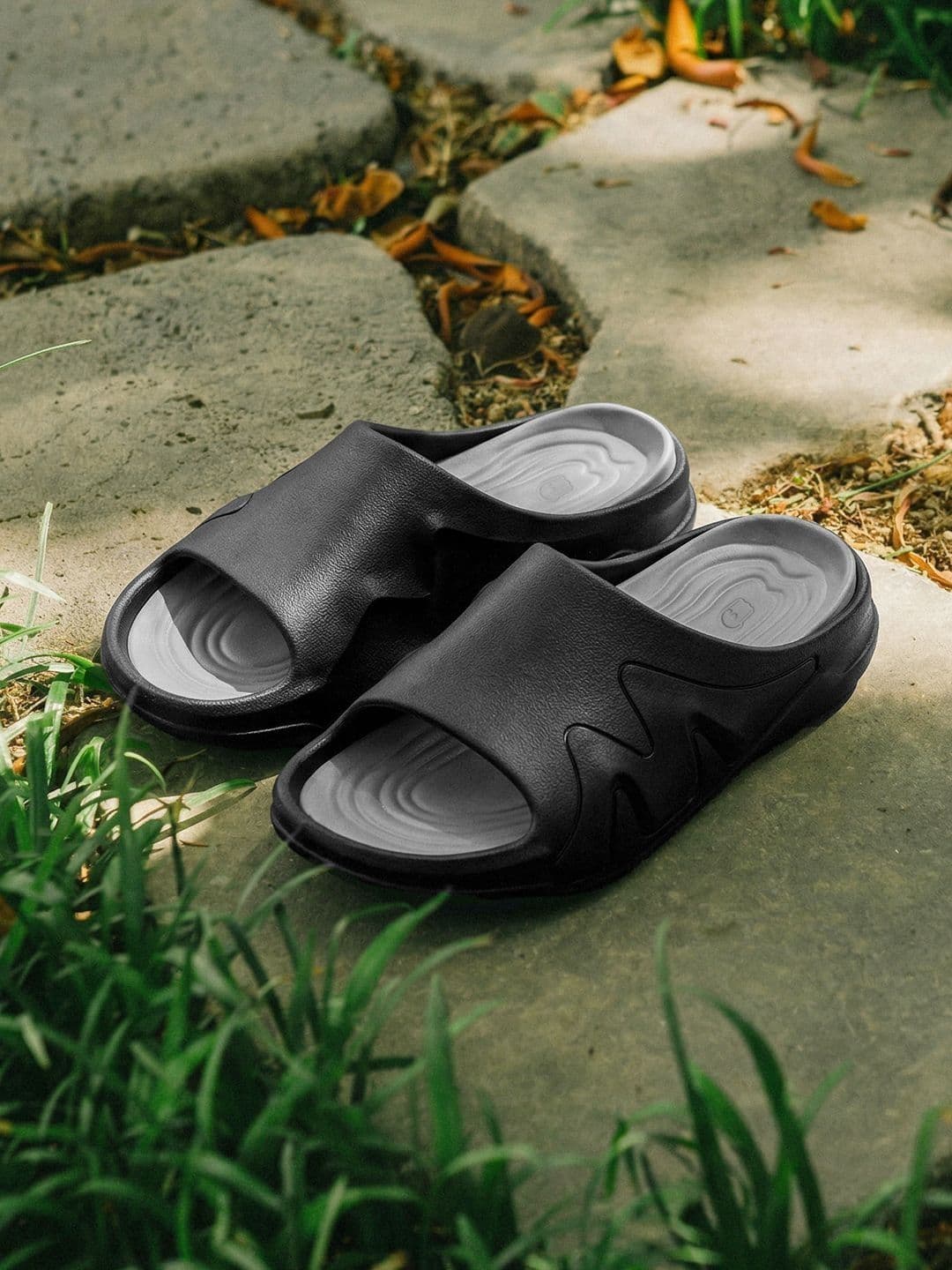 The Souled Store Men Solid Black Sliders - view 1