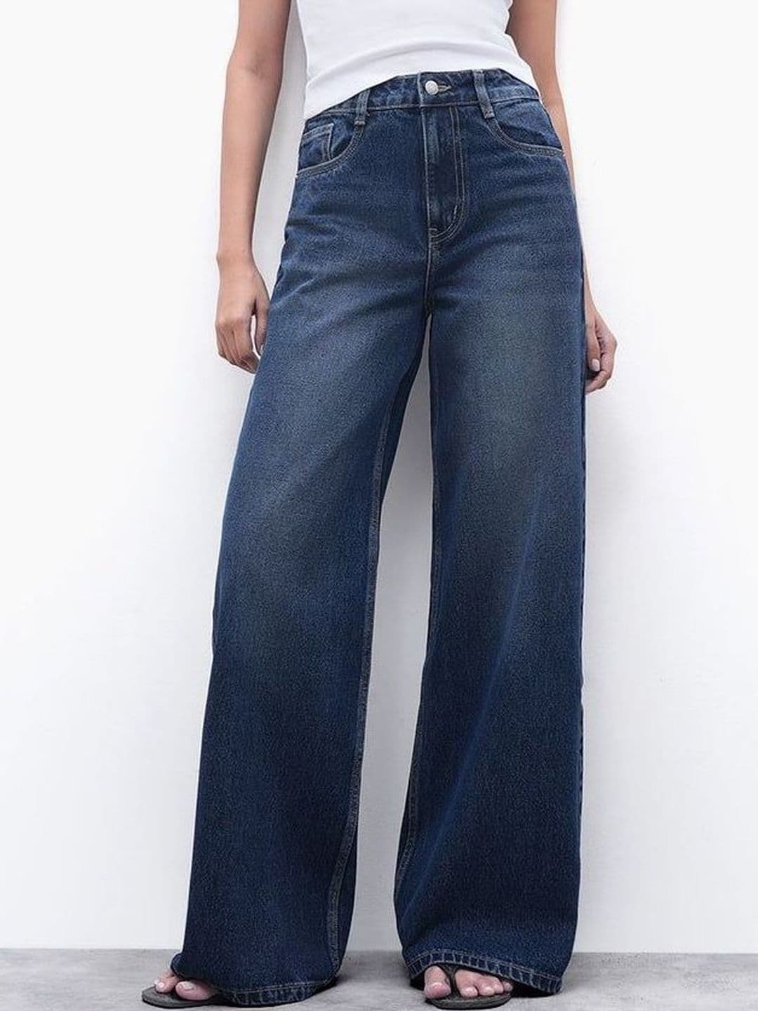 HUNTER & HAYES Women Wide Leg High-Rise Light Fade Stretchable Jeans - view 1