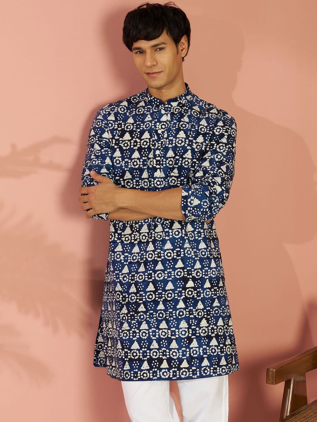 VASTRAMAY Men Blue Batik Printed Cotton Mid-Length Kurta - view 1